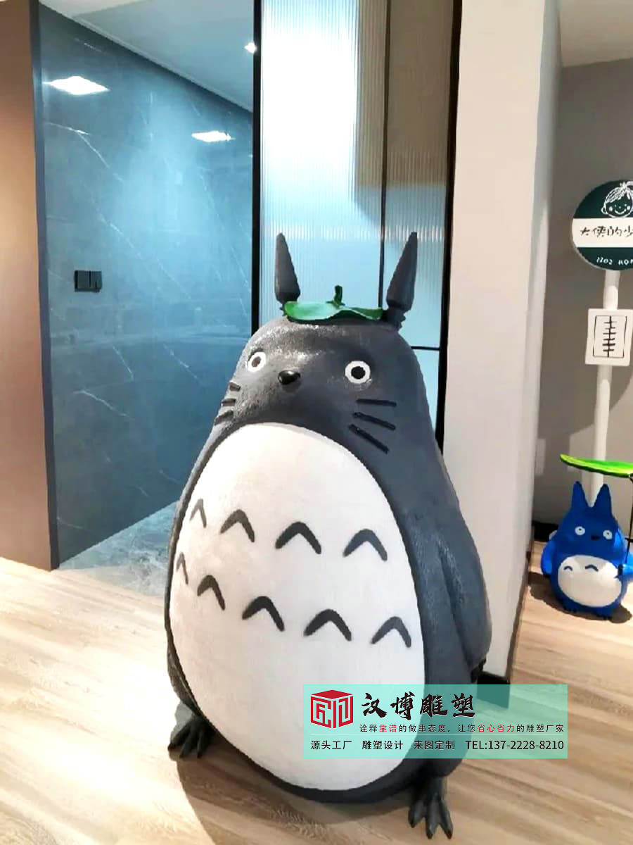 玻璃钢龙猫雕塑,室内商场商业广场雕塑,玻璃钢雕塑加工厂家